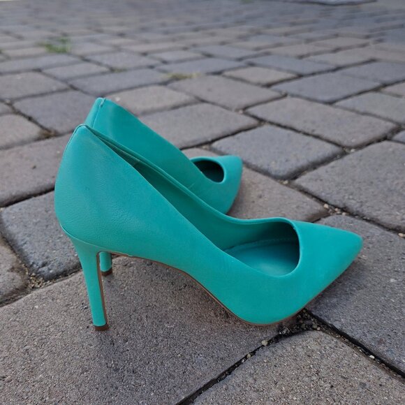 Sz 8 NWOTs Vince Camuto Savilla Pointed-Toe Leather Pumps Seafoam Green - Picture 3 of 9